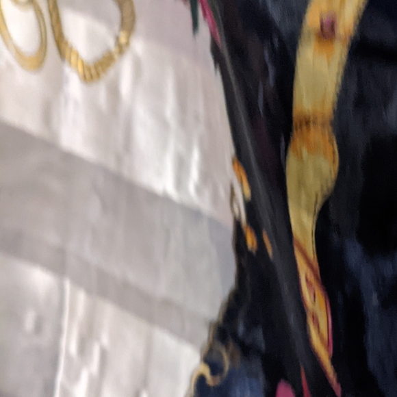 *Silky Sophisticated Floral Fashion Scarf, Square 38"x38" - Picture 4 of 11